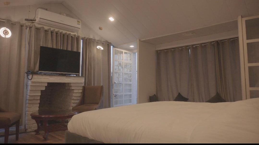 Hotel The Bohemian Casa Dehradun Extérieur photo